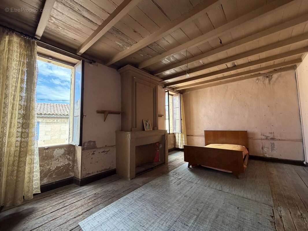 Maison à ETAULIERS