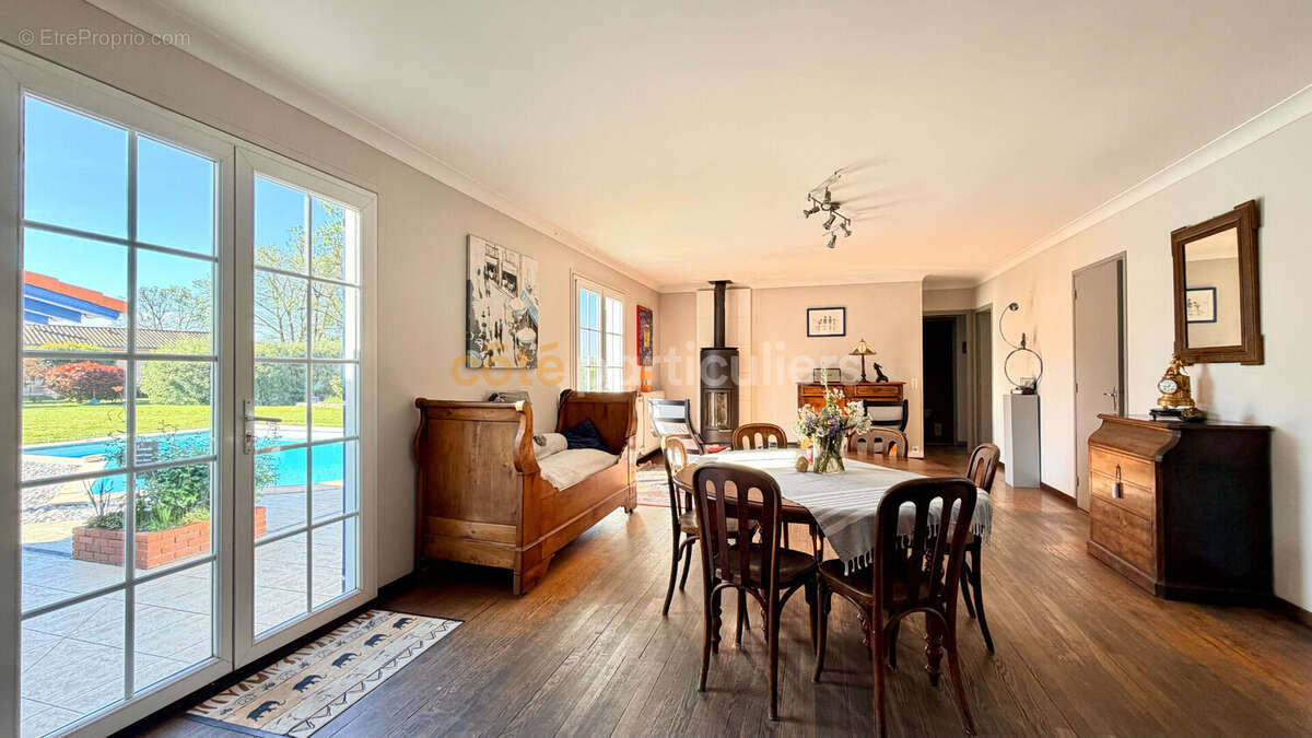 Maison à SAINT-ETIENNE-DE-TULMONT