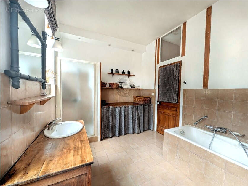 Maison à SAINT-GENIS-LAVAL