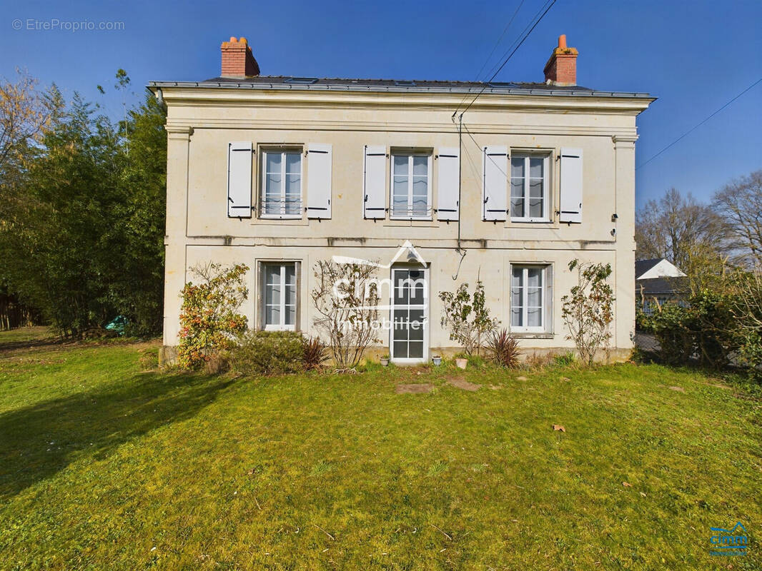 Maison à LONGUE-JUMELLES