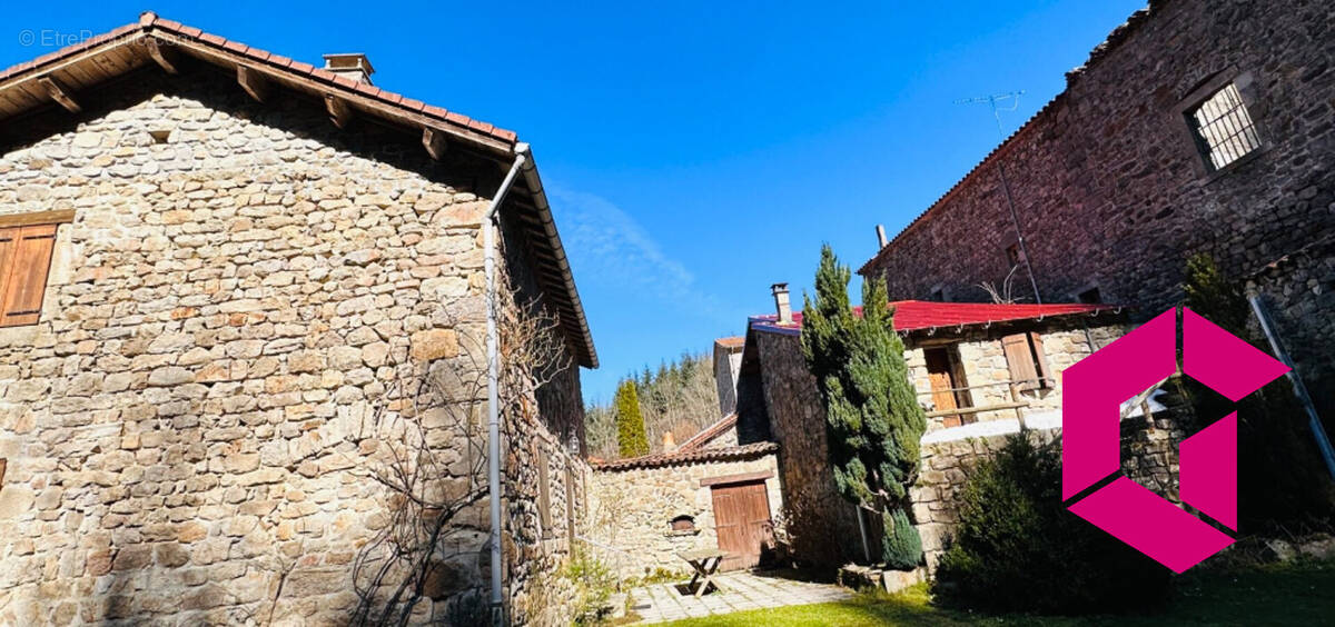 Maison à SAINT-JULIEN-VOCANCE