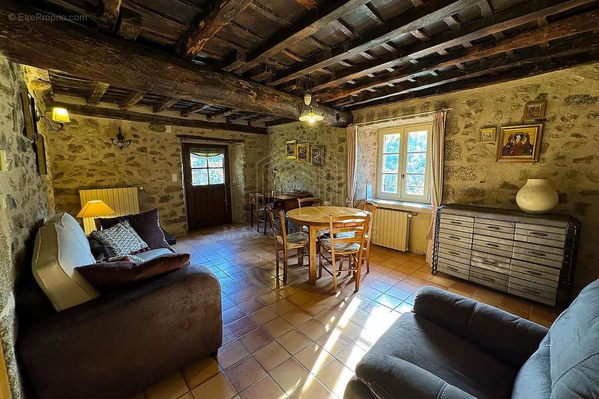 Maison à SAINT-LAURENT-DE-CERDANS