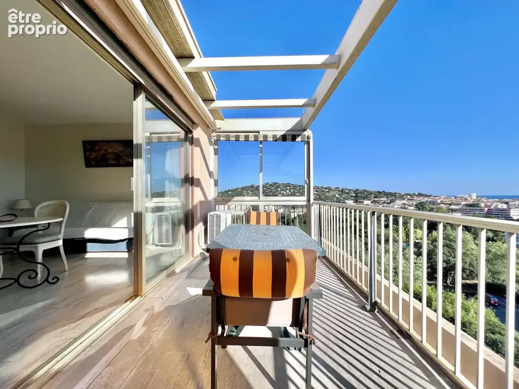 Appartement deux pièces dernier étage avec vue mer panoramique à Sainte Maxime - photo 4