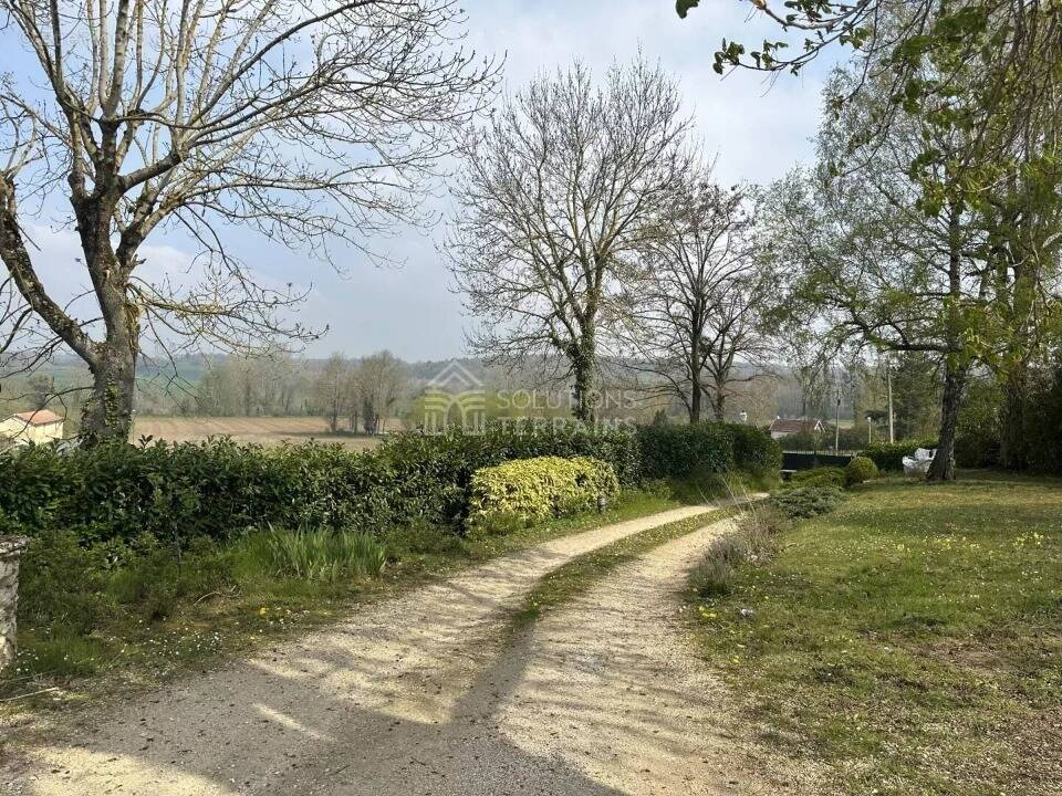 Terrain à NESLES-LA-VALLEE