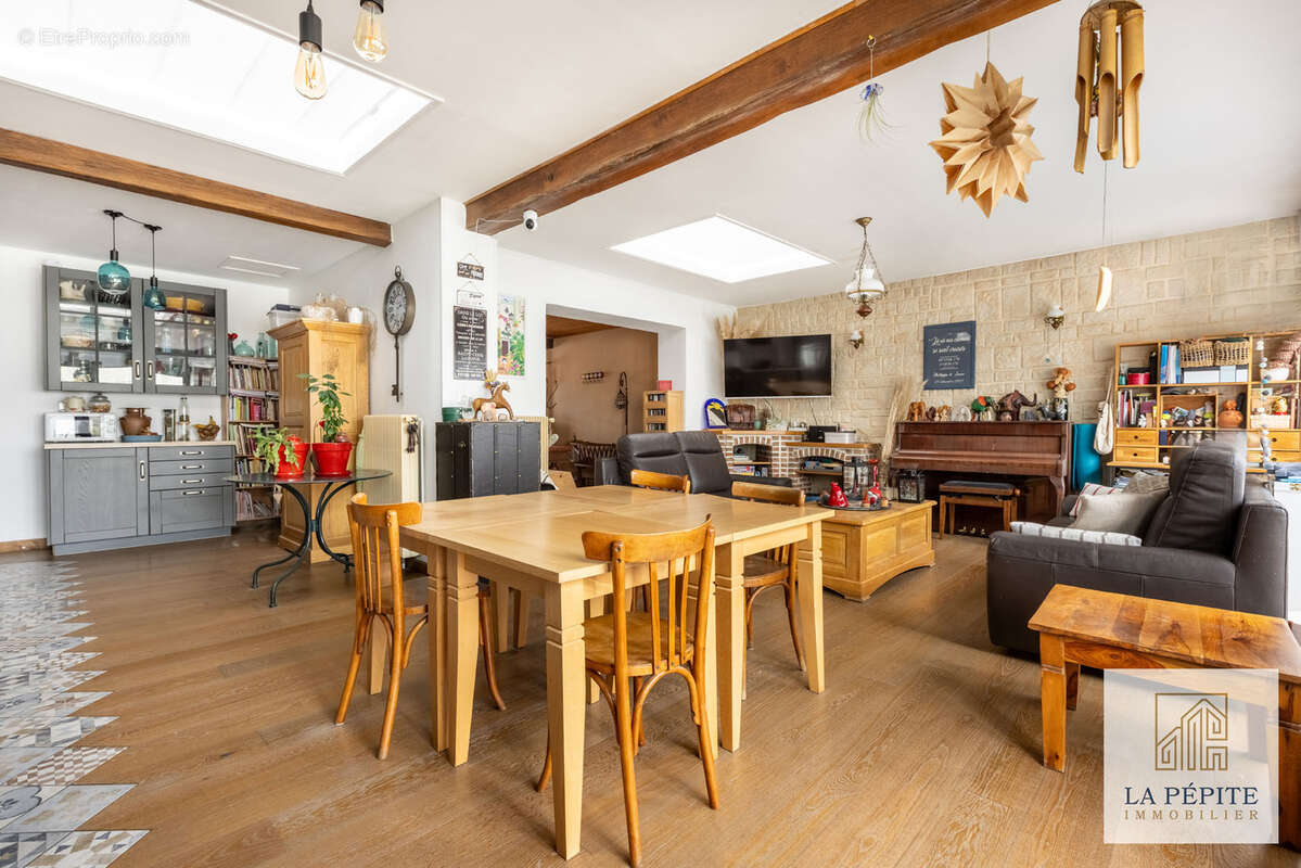 Maison à QUIEVRECHAIN