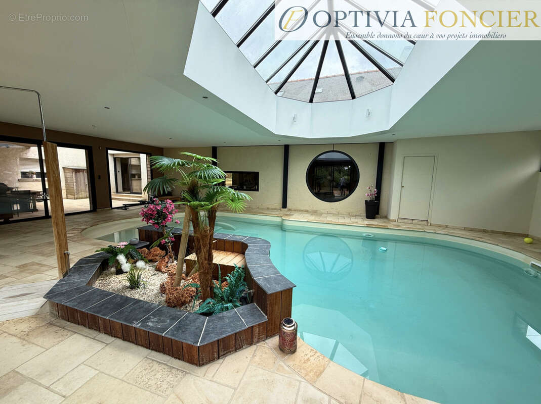 Propriété T7 395 m2 - 6 300 m2 de terrain - 5 garages - Piscine intérieure chauffée - photo 17