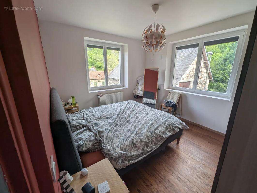 Maison de 8 pièces 6 chambres de 166 m² à Singles - photo 5