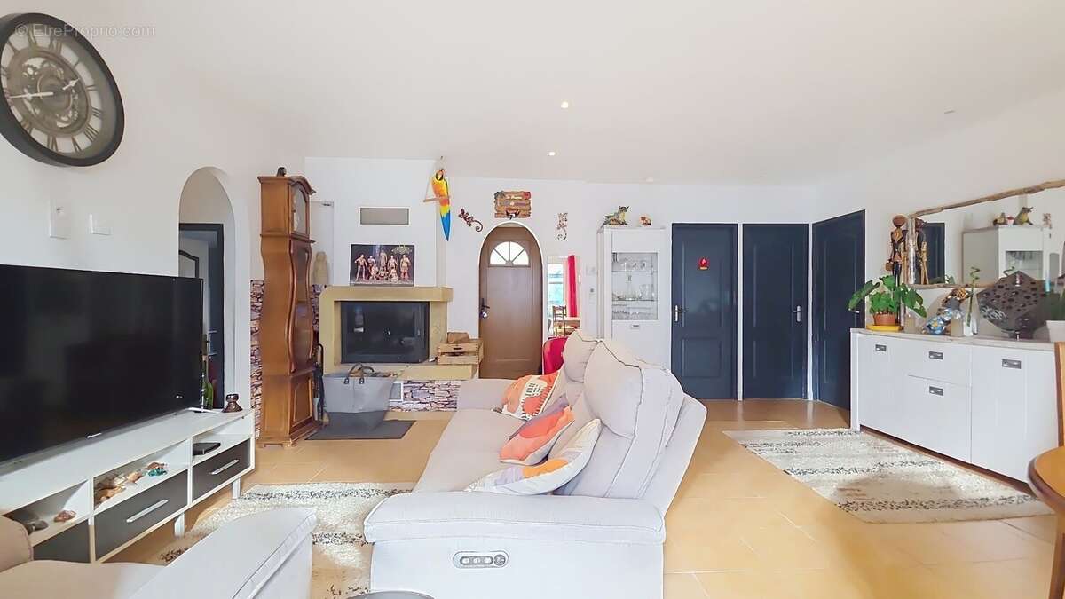 Maison à LA TOUR-SUR-ORB