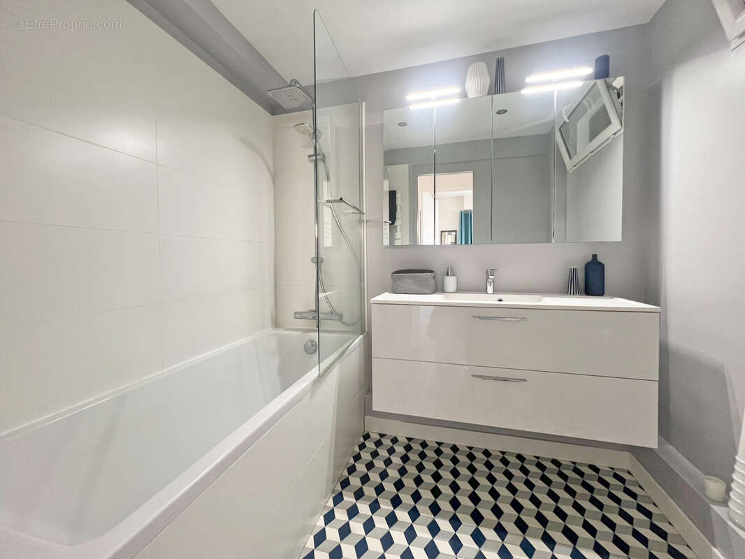 Appartement à COURBEVOIE