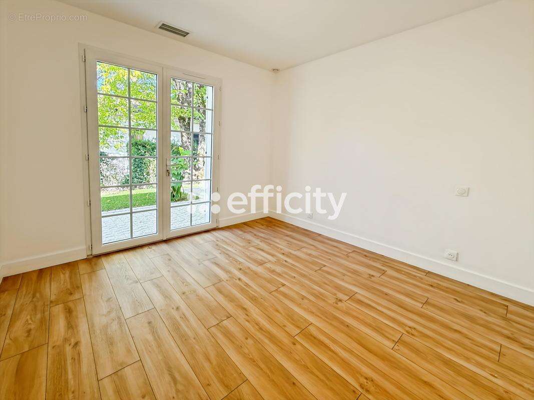 Maison à VILLENAVE-D'ORNON