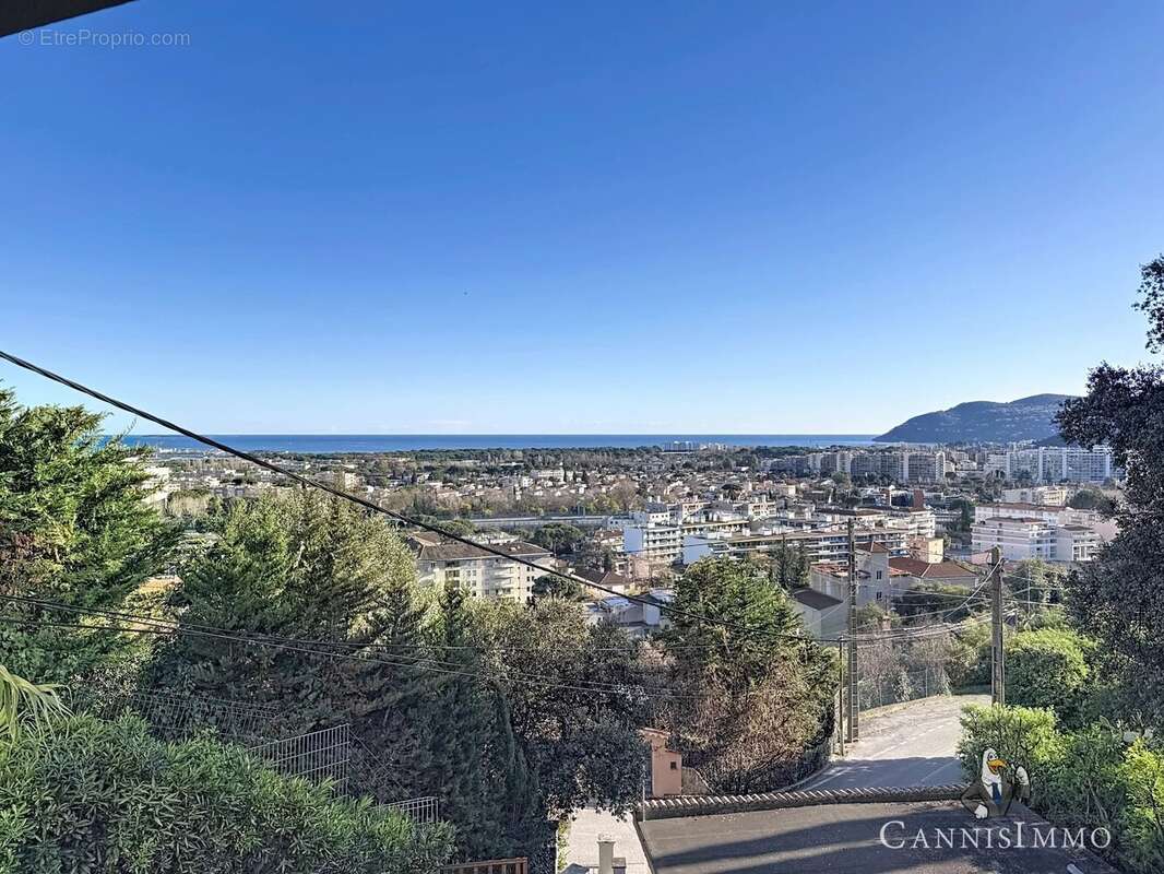 Appartement à MANDELIEU-LA-NAPOULE