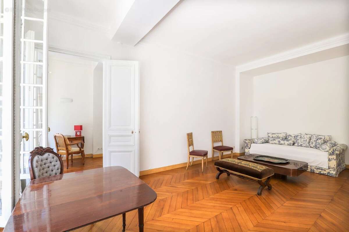 Appartement à PARIS-7E