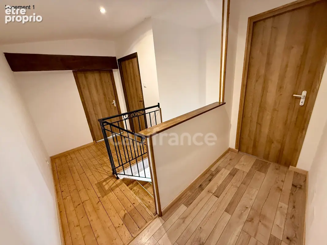 Maison avec deux logements indépendants : une opportunité rare pour habiter, investir ou réunir plusieurs générations - photo 7