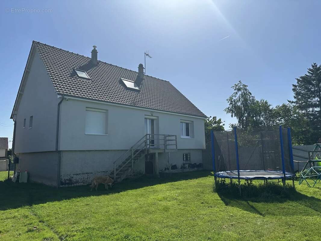 Maison à AMILLY