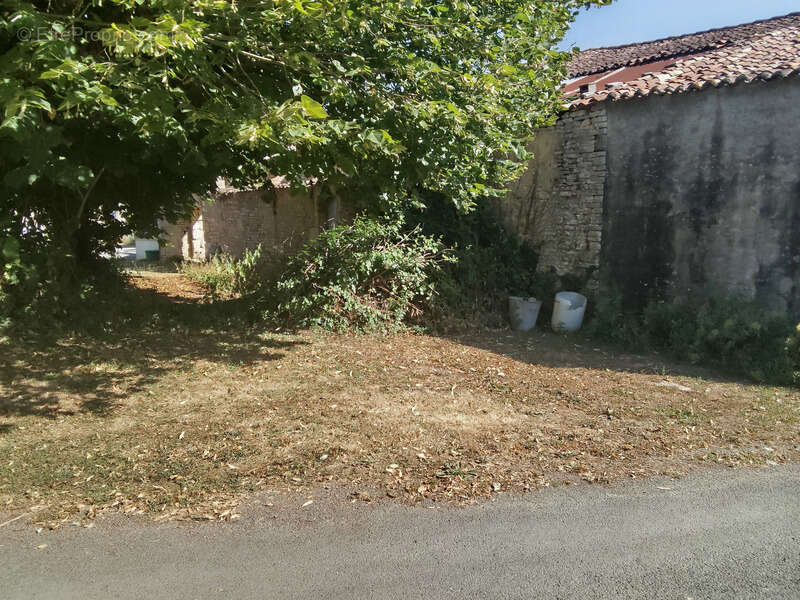 Maison à SAINT-HILAIRE-DE-VILLEFRANCHE