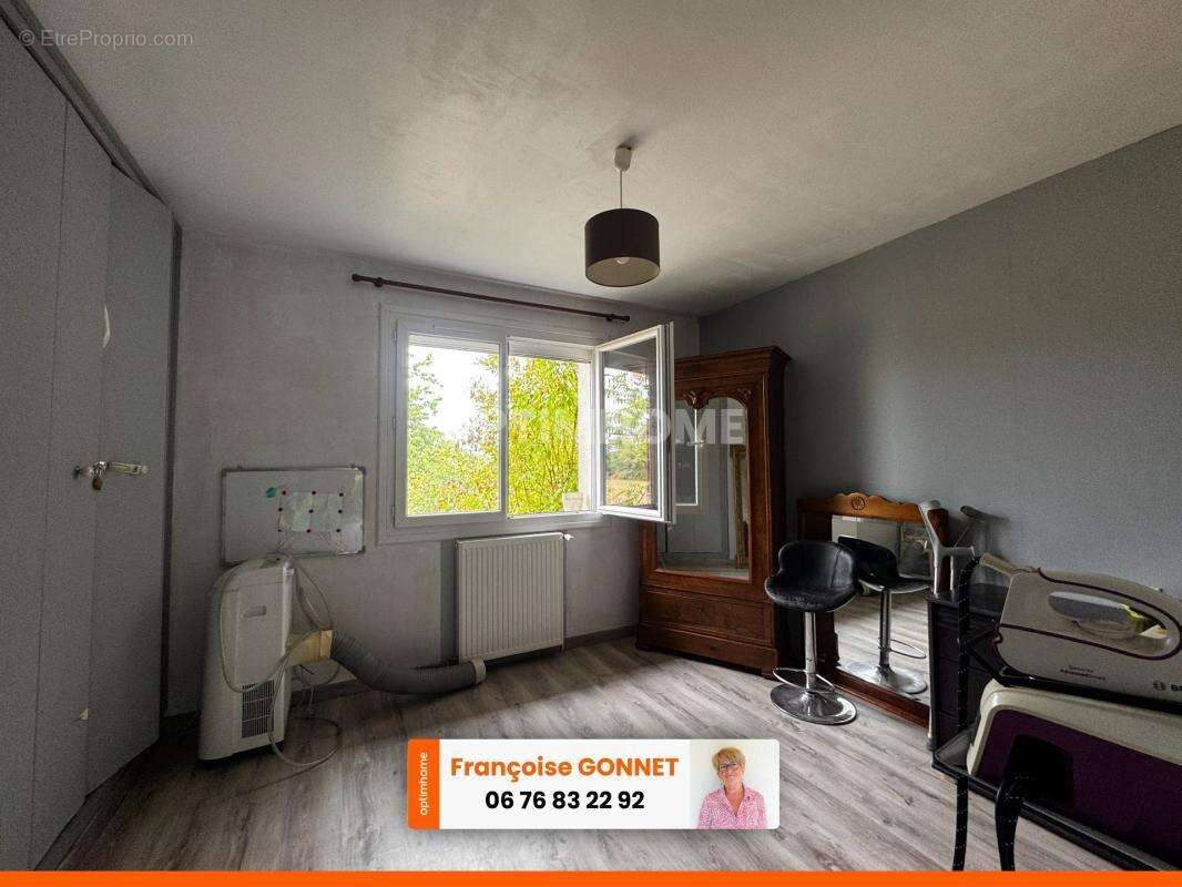 Maison 215 m² - 5 chambres - Terrain 4 200 m² - Piscine - 257 000 € - SAINT PIERRE LES ETIEUX - 18200 - photo 8