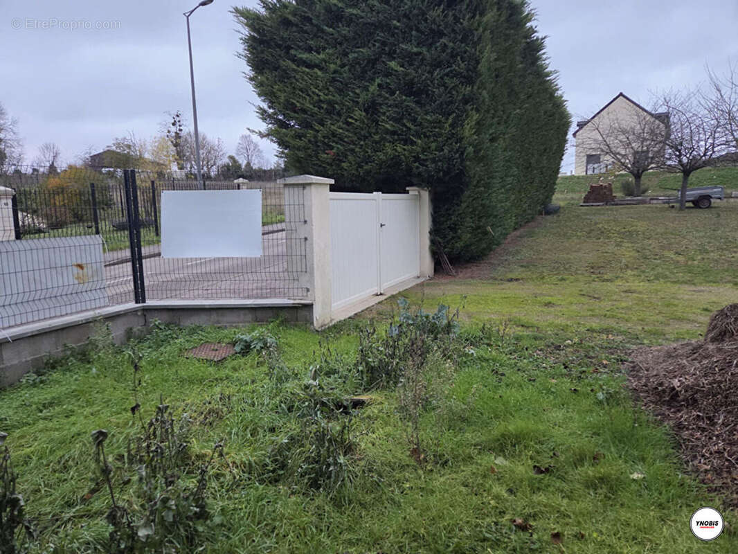 Terrain à AUBERGENVILLE