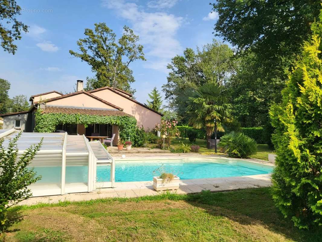 Maison à SAINT-ESTEPHE