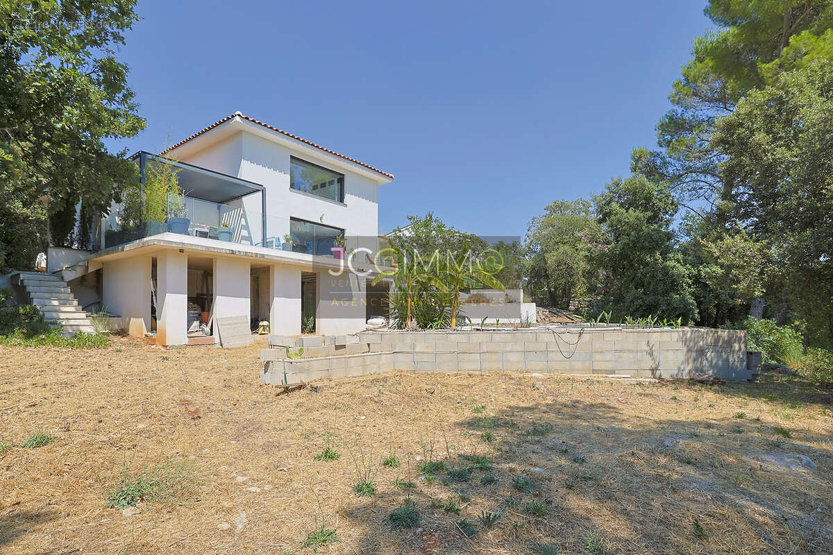 Villa contemporaine T5 de 150m2 habitables avec vue dominante, garage et piscine ! - photo 22
