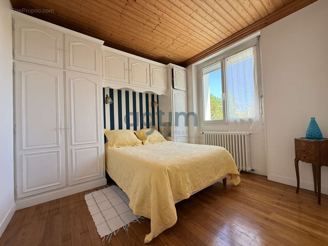 La Bruffiere - 3 chambres - Deux garages - Jardin - photo 6