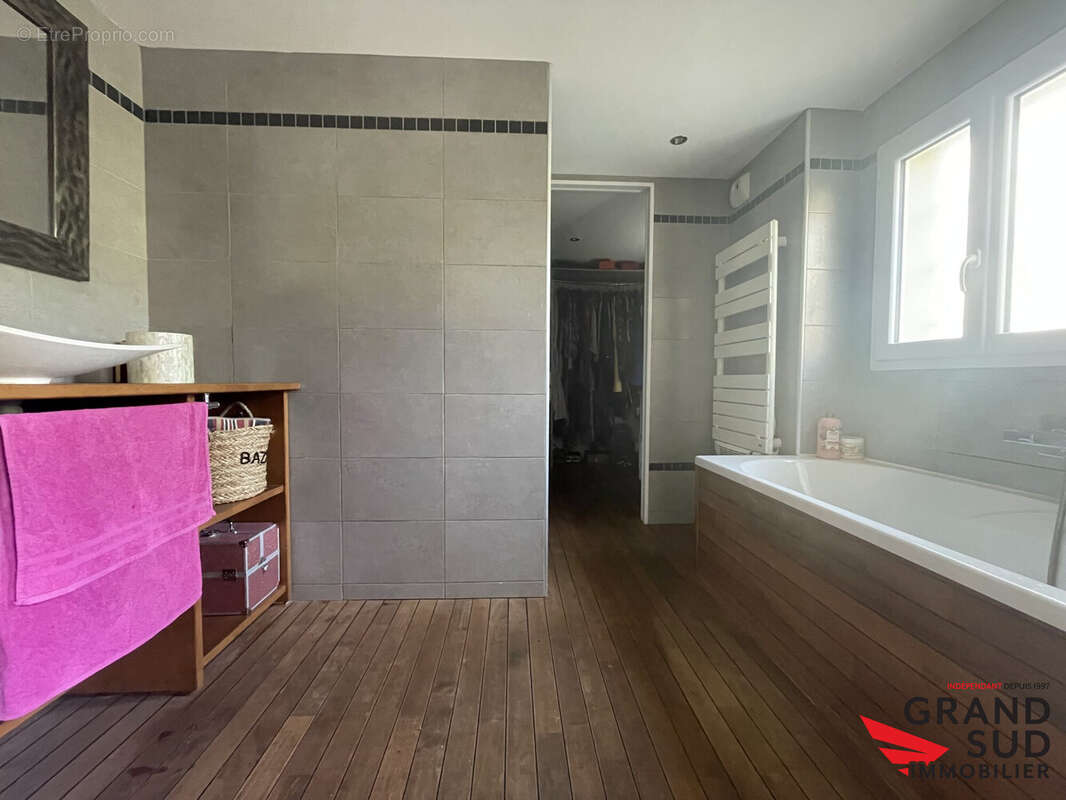 Maison 135 m² à Carignan-De-Bordeaux  - photo 6