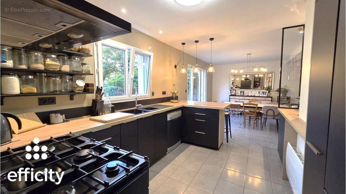 Maison à BOURG-DES-COMPTES