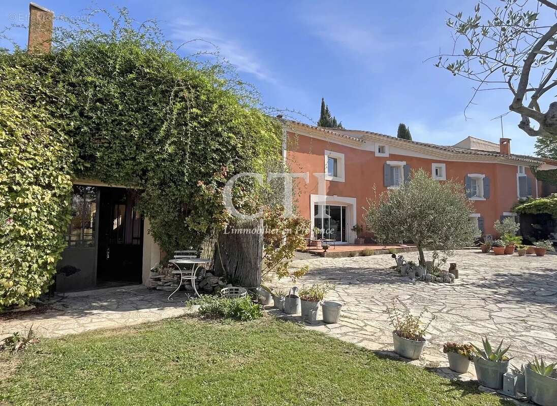 Maison à VAISON-LA-ROMAINE