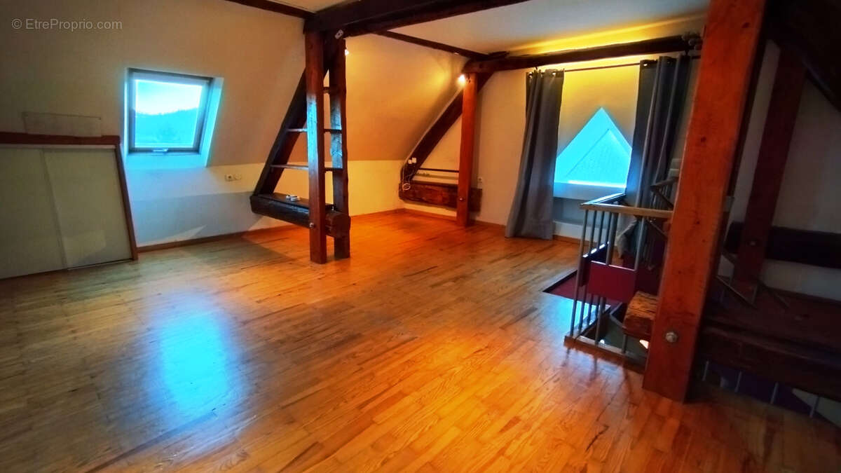 Maison à PIERRE-CHATEL