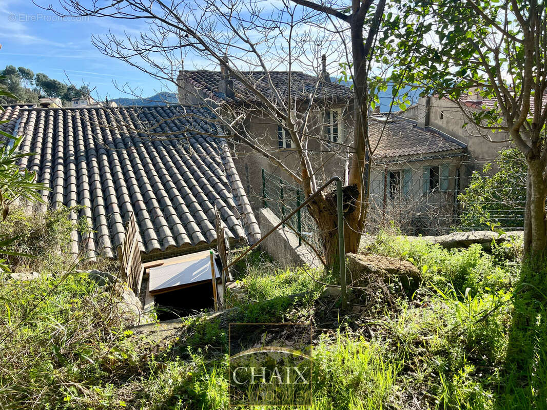 13420 GEMENOS - Maison de village à rénover fort potentiel - photo 12