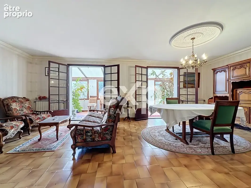 Maison 137 m² à Saint-Denis  - photo 2
