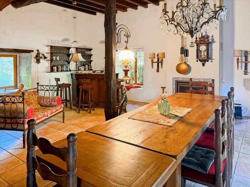 Maison à VIC-FEZENSAC