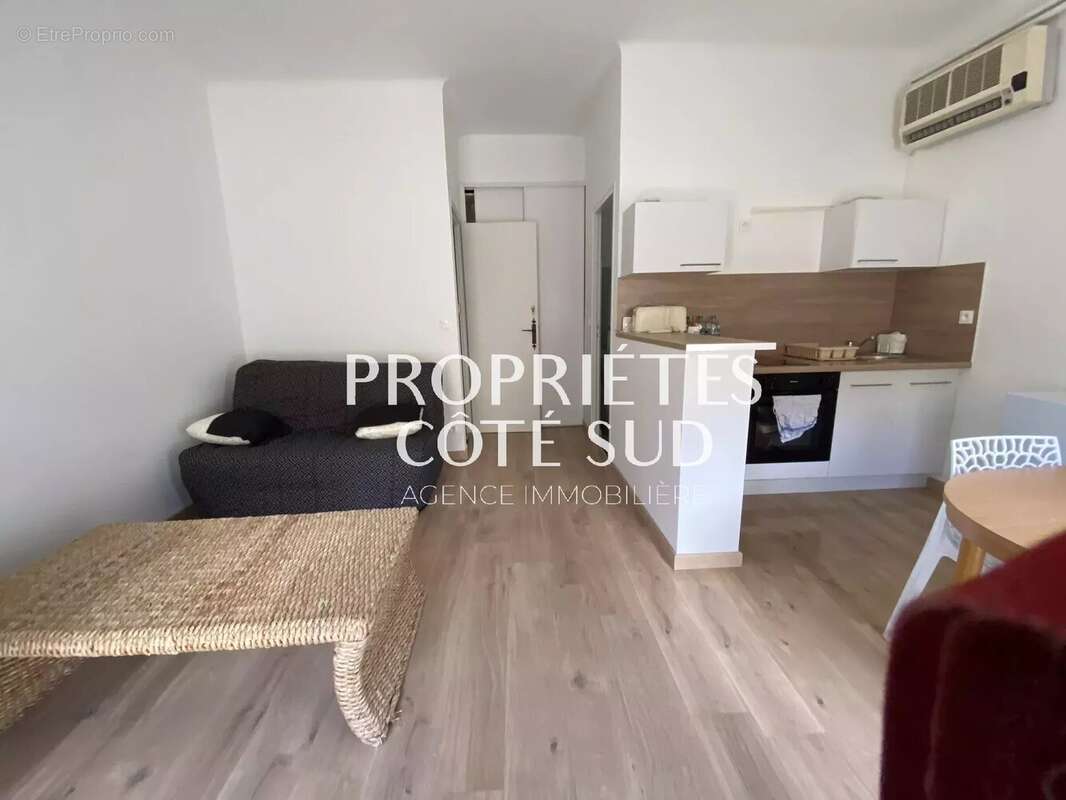 Commerce à LAUDUN-L&#039;ARDOISE