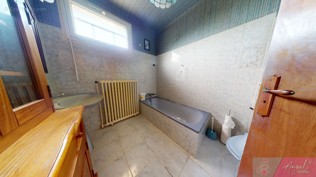 maison sur sous sol avec 2032 m2 de terrain à Saint Vit - photo 11