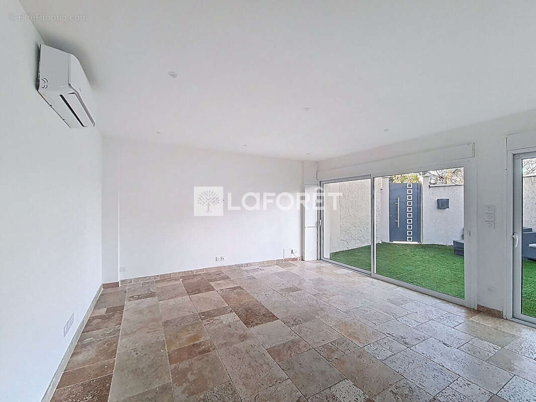 Appartement à RILLIEUX-LA-PAPE