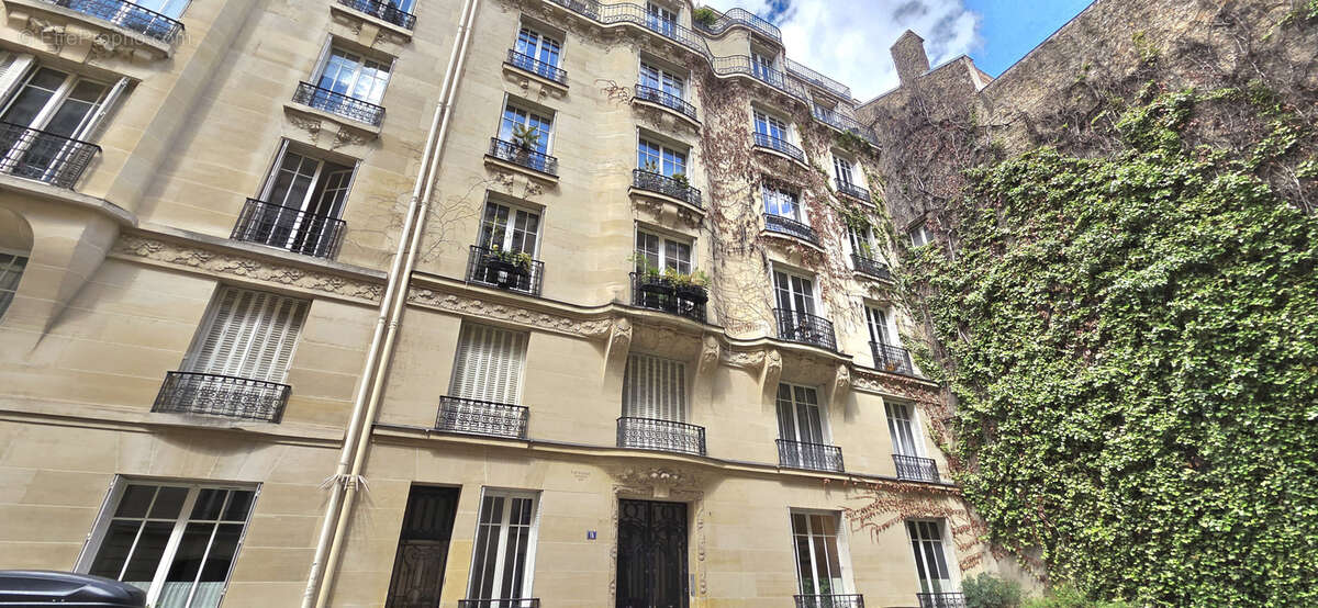 Appartement à PARIS-7E