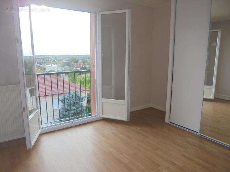 Appartement à YZEURE