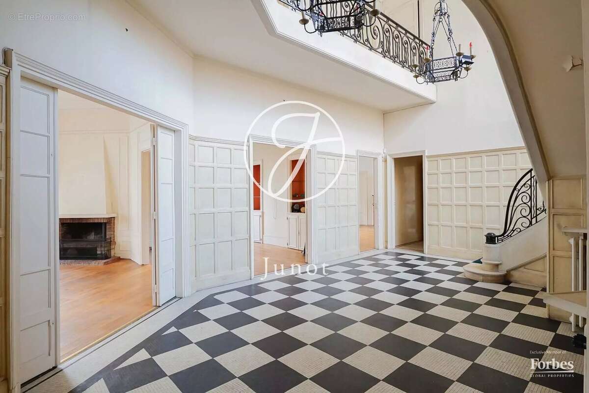 Appartement à LEVALLOIS-PERRET