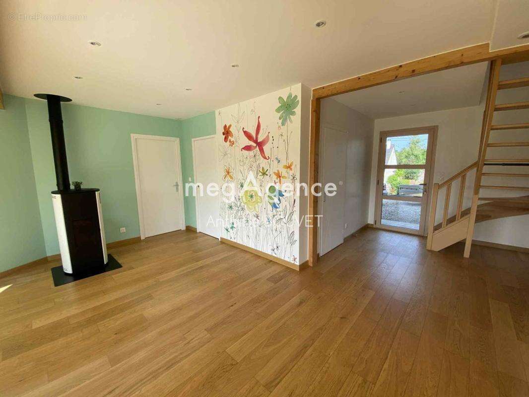 Pavillon 7 pieces - 6 chambres - garage - jardin - photo 3