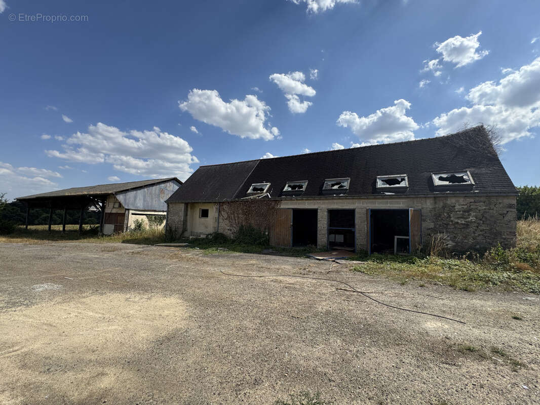Pontivy ensemble immobilier a rehabiliter avec terrain 4 000 m2 - photo 5