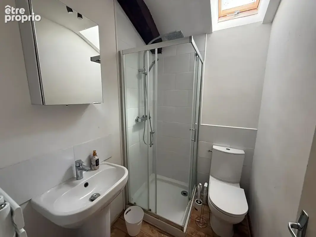 Maison de village française de caractère avec 4 chambres, jardin et dépendances - photo 12