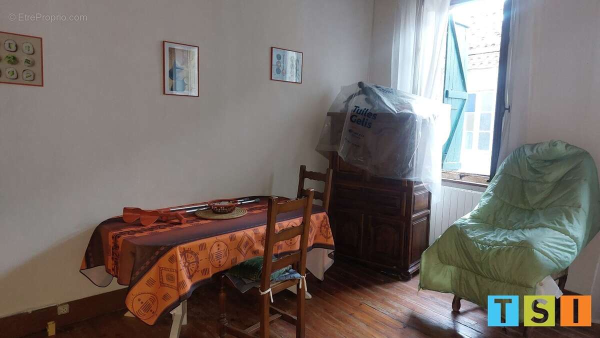 Immeuble sur 2 niveaux avec 2 entrées, 2 appartements à creer centre village - photo 15