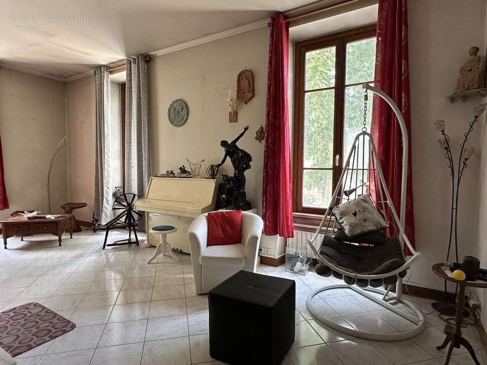 À vendre, moitié droite d’une magnifique maison de maître avec garage et jardin - photo 14