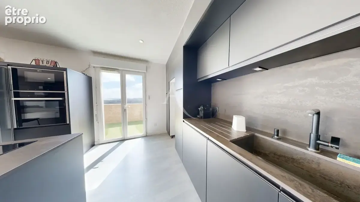 Maison-Appartement de 105m² avec vue incroyable - GARAGE + DOUBLE TERRASSE ! - photo 3