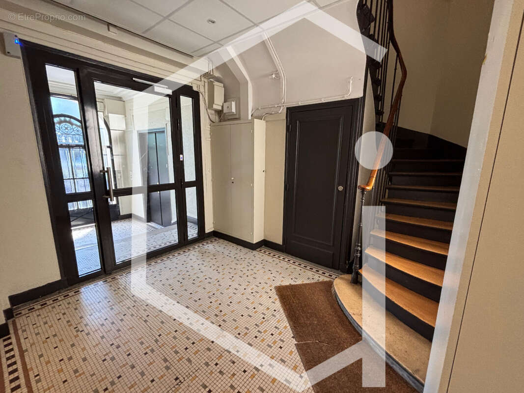 Appartement à LA GARENNE-COLOMBES