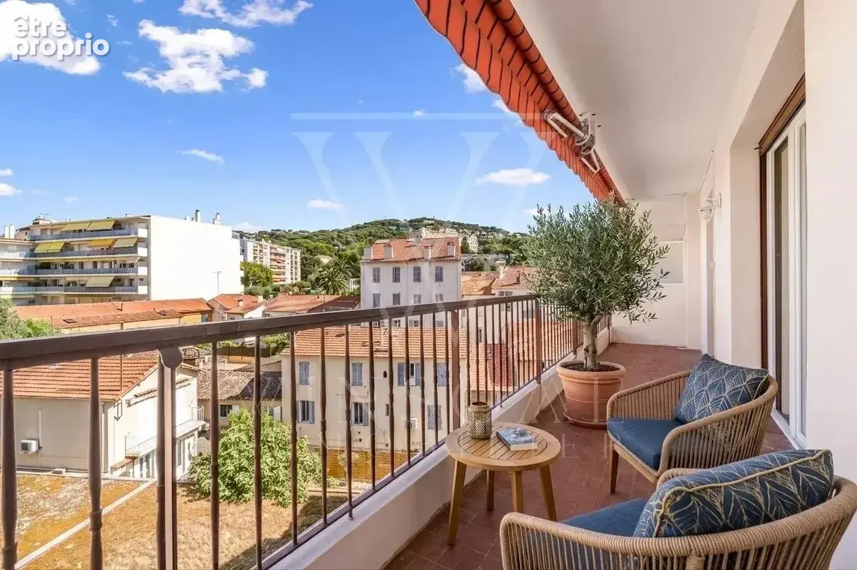 Cannes Gallieni - Lumineux T2 de 40m² refait à neuf avec terrasse - photo 2
