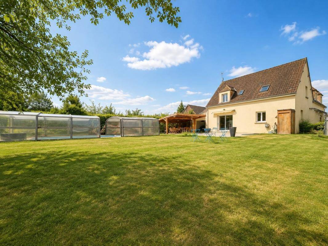 Maison à vendre 9 pièces Proche de AUNEUIL (60) - photo 1