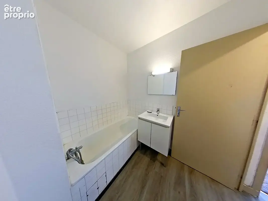 Investissement locatif : appartement t1 a vendre brest facultes isen - dernier etage - photo 7