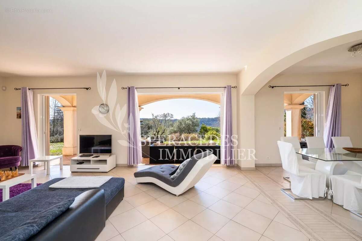 Maison à TOURRETTES-SUR-LOUP