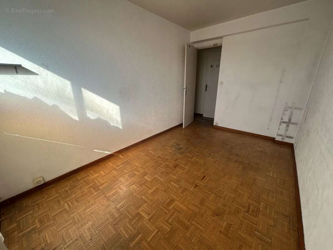 Appartement à MARSEILLE-4E