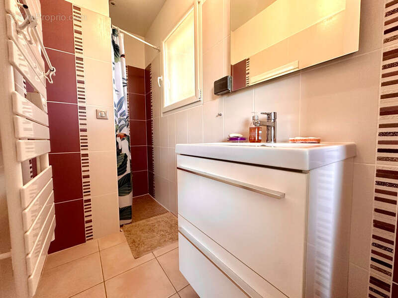 AIX EN PROVENCE LA DURANNE - Maison 159M2 -Double garage 80m2 -T3 50m2 - Terrain 1236m2 - photo 14